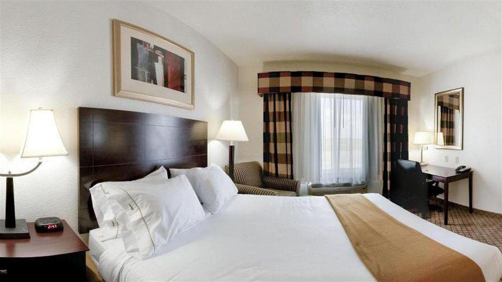 Holiday Inn Express Childress By Ihg Exterior foto